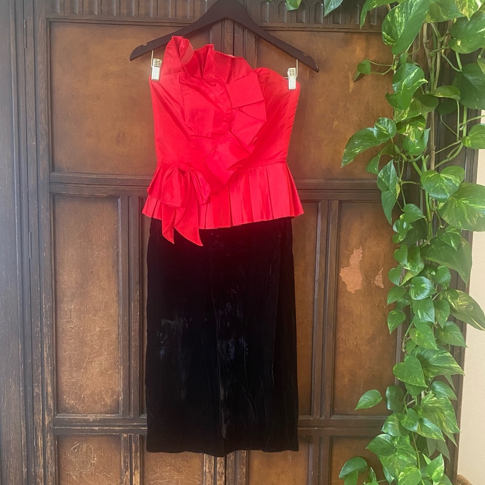 Vintage red and black velvet cocktail dress - Picture 5 of 16